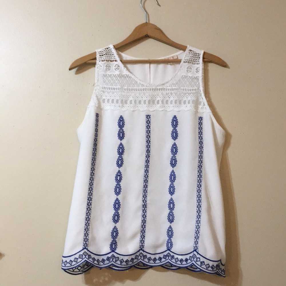 Dillard’s brand sleeveless shirt